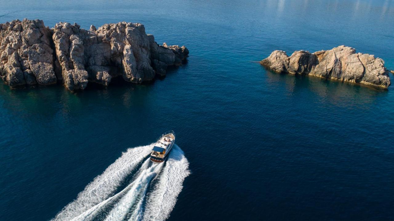 Offerta Speciale - Camera Superior con Balcone, Vista Mare e Tour Privato in Barca di Mezza Giornata