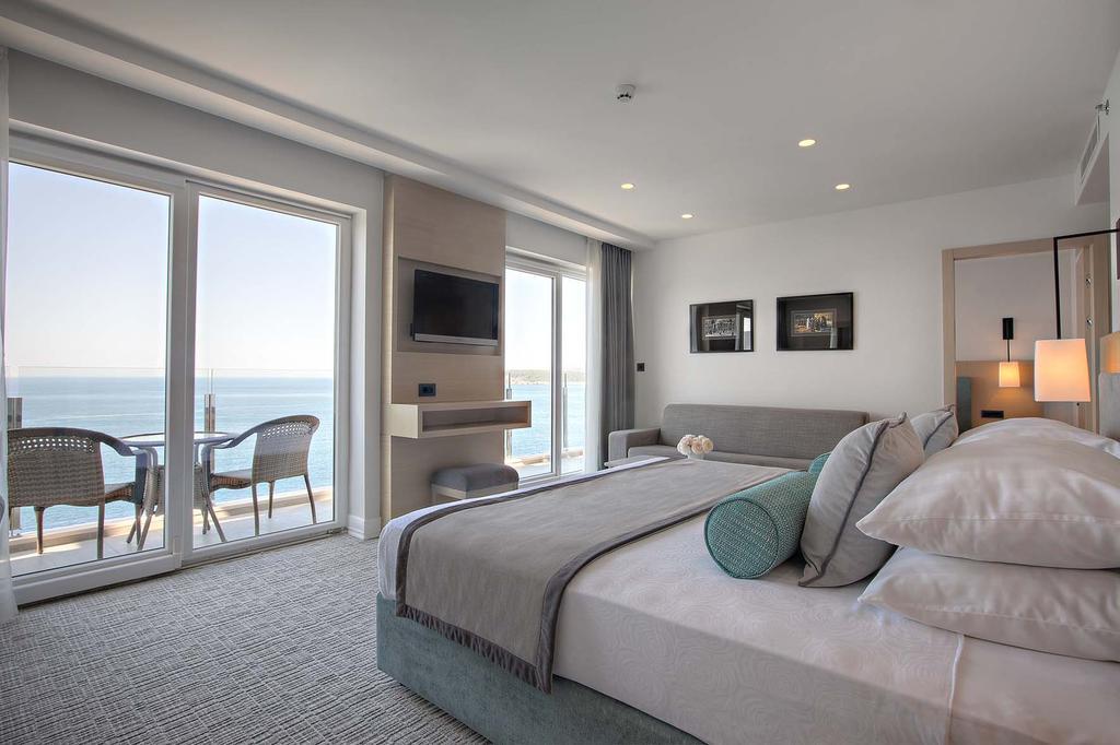 Suite Familiare Premium con Balcone e Vista Mare