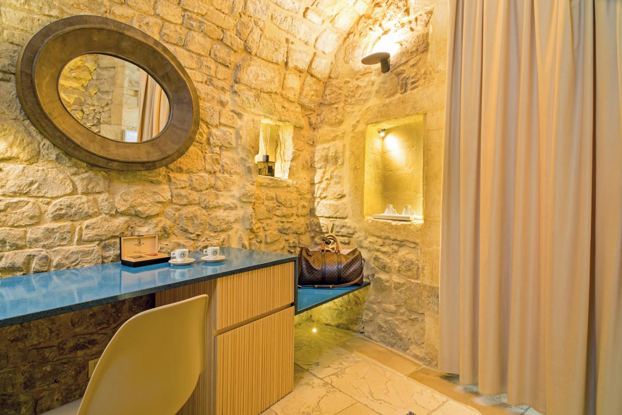 Junior Suite Shower